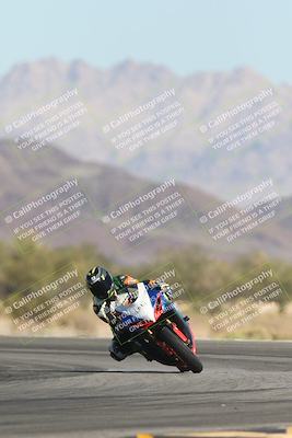 media/Oct-30-2025-Racers Edge (Thu) [[dabbdaf680]]/3-B Group/Session 2 (Turn 14)/